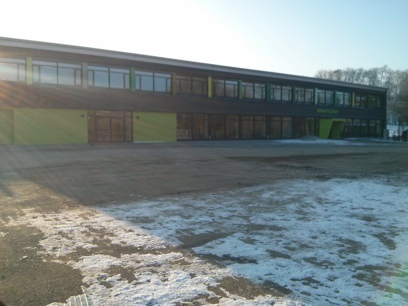 Freier Blick auf das Schulgebäude Freier Blick auf das Schulgebäude